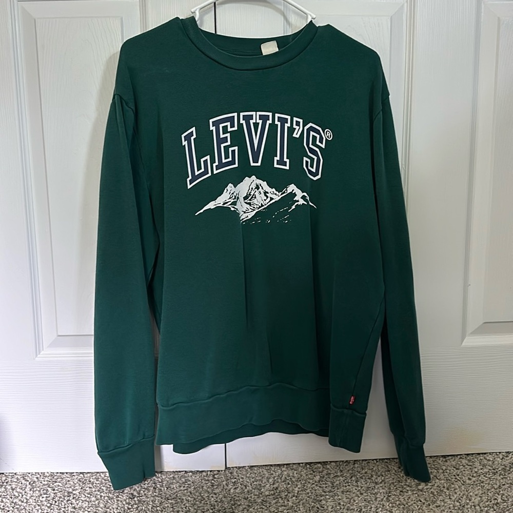 Levi’s crew neck